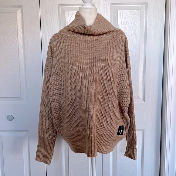 NEW Calvin Klein Jeans Oversized Turtleneck Sweater! - Picture 3 of 5